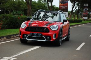 Countryman Cooper S Chili Red 2022 Front